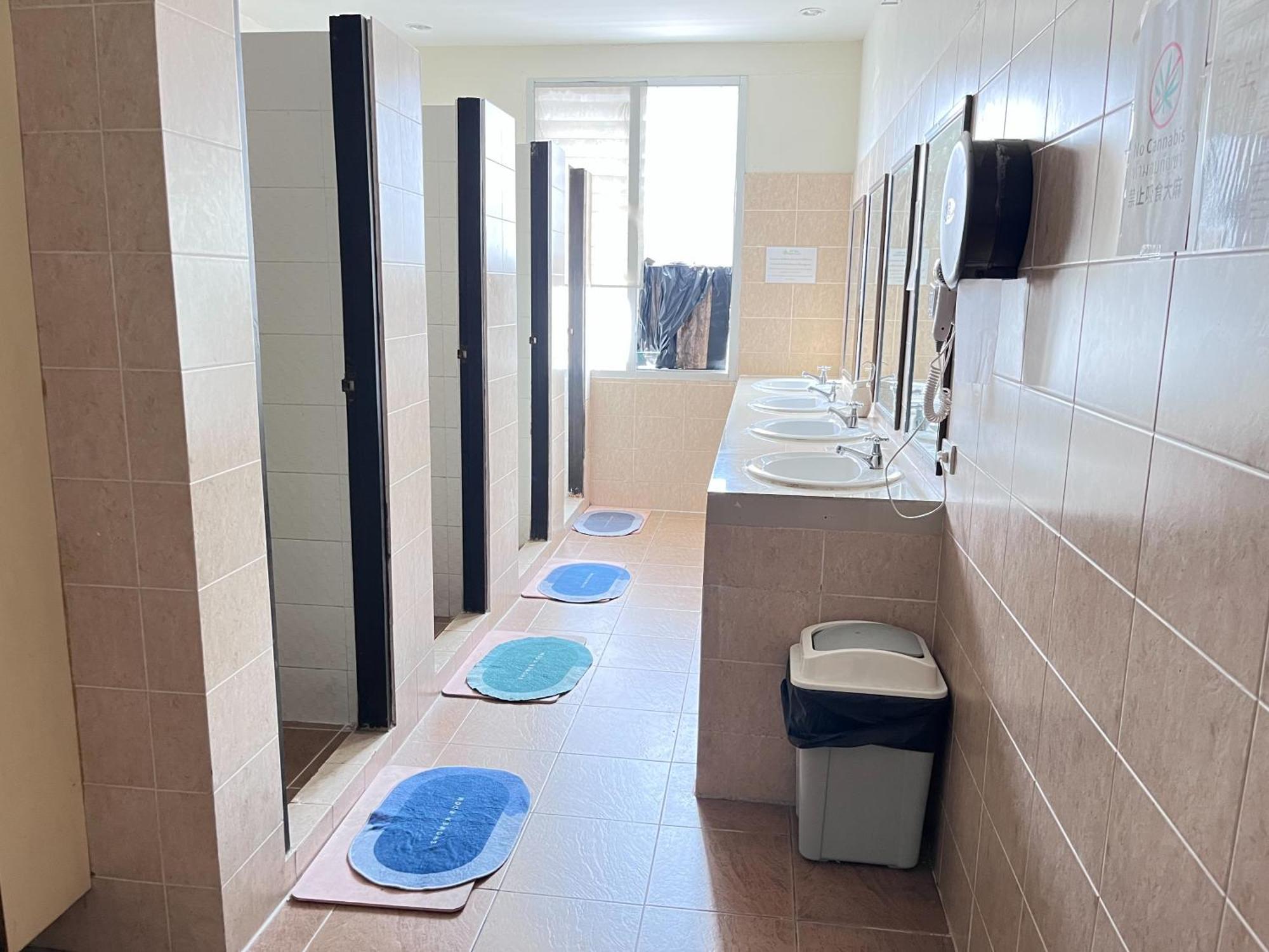 Lub Sbuy Hostel Phuket Exteriör bild